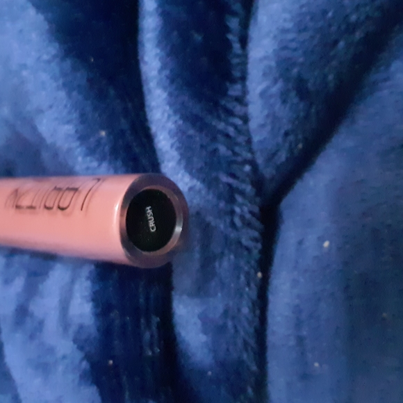 Laritzy Cosmetics - Long Lasting Liquid Lipstick - Crush - Picture 2 of 2